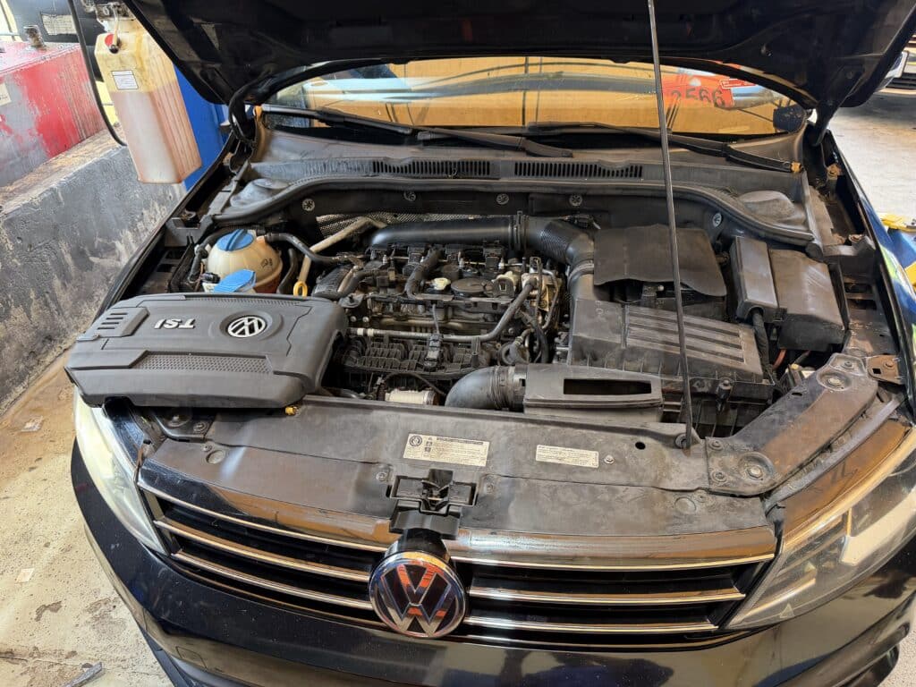 Common Symptoms of Oil Leaks in Hollywood, FL